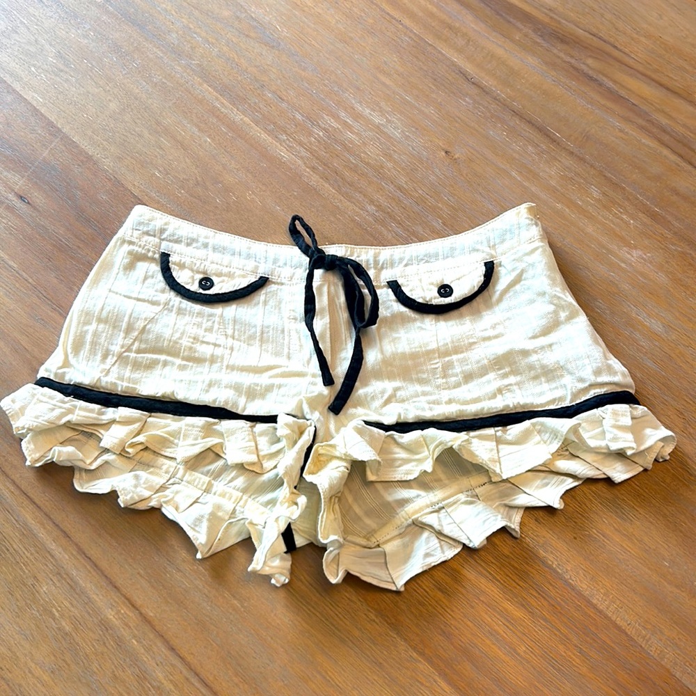 Sass & Bide cream & black frilly short shorts